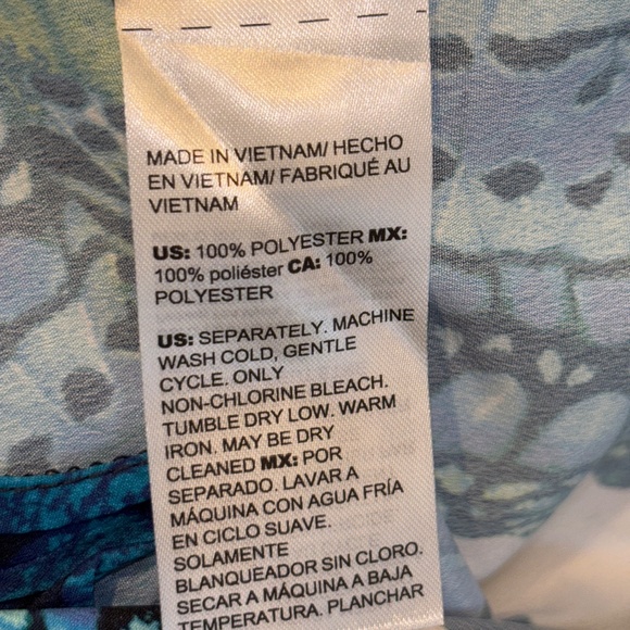 Chico’s NWT Long Line Button Down Blouse Tunic Size M (1) - Picture 5 of 5